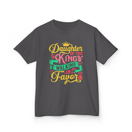 Daughter of the King walking in favor Kids Tee